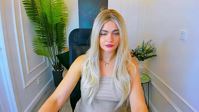 Snapshot of LeslieMineg chatting on September 19, 2025, 7:51 pm LeslieMineg online show from September 19, 2025, 7:51 pm