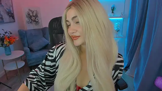 Snapshot of LeslieMineg chatting on November 11, 2025, 11:38 am LeslieMineg online show from November 11, 2025, 11:38 am