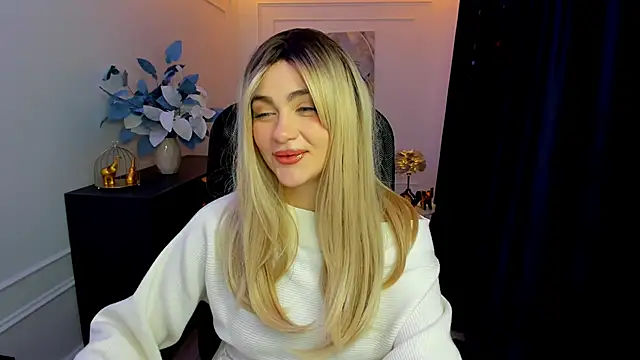 Snapshot of LeslieMineg chatting on November 23, 2025, 8:08 pm LeslieMineg online show from November 23, 2025, 8:08 pm