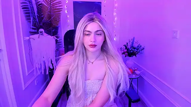 Snapshot of LeslieMineg chatting on October 16, 2025, 11:29 am LeslieMineg online show from October 16, 2025, 11:29 am