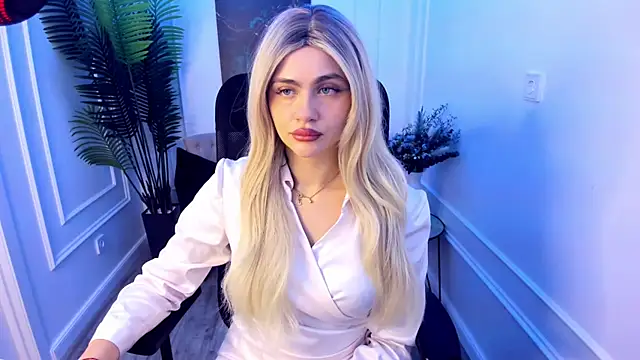 Snapshot of LeslieMineg chatting on September 24, 2025, 11:50 am LeslieMineg online show from September 24, 2025, 11:50 am