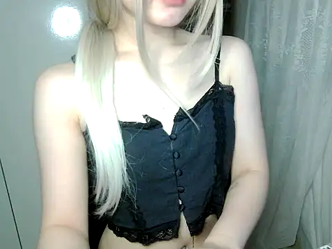 Annabelle-e online show from March 17, 2026, 6:22 pm