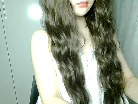 Snapshot of Annabelle-e chatting on June 4, 2026, 6:34 pm Annabelle-e online show from June 4, 2026, 6:34 pm