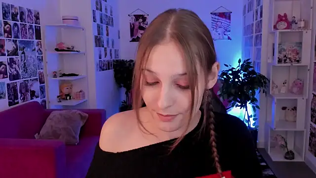 Snapshot of JenniferKiim chatting on September 17, 2025, 11:45 am JenniferKiim online show from September 17, 2025, 11:45 am