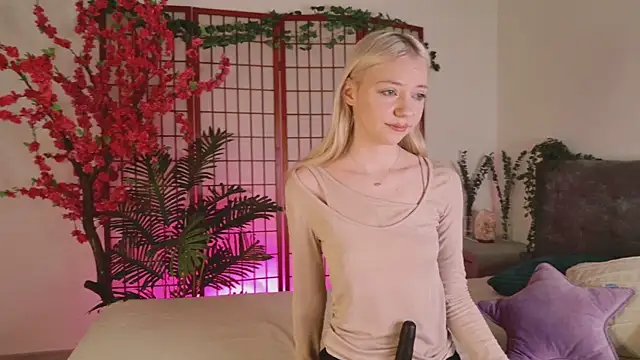 Snapshot of NyxBlonde chatting on November 16, 2025, 1:27 pm NyxBlonde online show from November 16, 2025, 1:27 pm