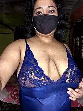 Smile-quien online show from November 3, 2025, 3:01 am