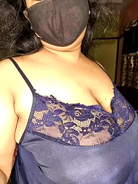 Smile-quien online show from October 31, 2025, 3:25 am