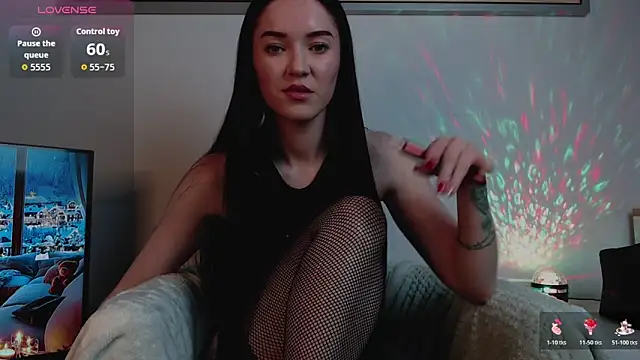 Veliora online show from November 10, 2025, 8:03 pm