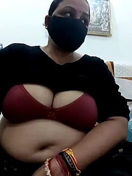 Rakhi sawant143 online show from November 3, 2025, 2:39 am