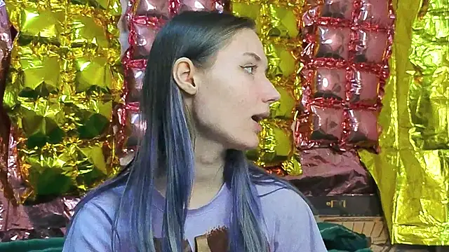  kikiclark   online show from April 4, 2026, 7:20 pm