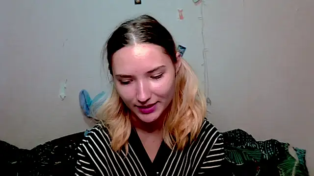  kikiclark   online show from October 15, 2025, 8:50 pm