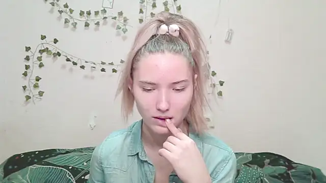  kikiclark   online show from December 5, 2025, 2:37 pm