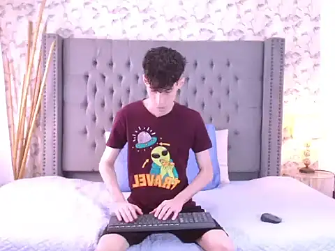 Snapshot of Luke_Carter chatting on September 13, 2025, 1:00 pm Luke Carter online show from September 13, 2025, 1:00 pm