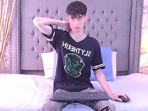 Snapshot of Luke_Carter chatting on September 10, 2025, 1:10 pm Luke Carter online show from September 10, 2025, 1:10 pm