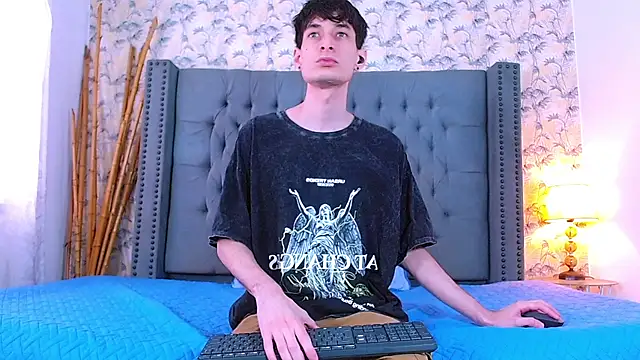 Snapshot of Luke_Carter chatting on November 20, 2025, 1:01 pm Luke Carter online show from November 20, 2025, 1:01 pm