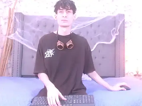 Snapshot of Luke_Carter chatting on October 31, 2025, 1:08 pm Luke Carter online show from October 31, 2025, 1:08 pm