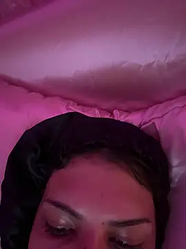 luluzinhax online show from April 13, 2026, 5:44 am