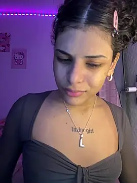 Snapshot of luluzinhax chatting on April 23, 2026, 2:51 am luluzinhax online show from April 23, 2026, 2:51 am