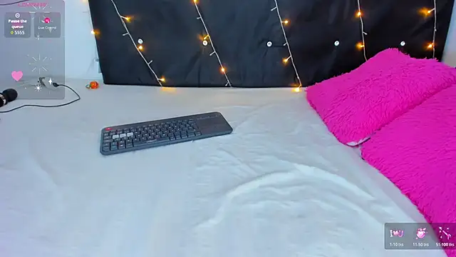 Danaa moore  online show from November 8, 2025, 9:29 pm