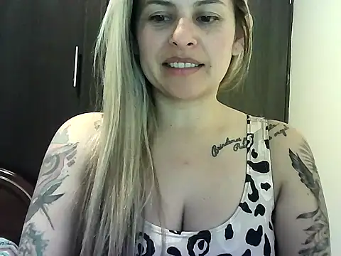 Snapshot of Valery__Rouse_ chatting on November 11, 2025, 3:45 am Valery Rouse online show from November 11, 2025, 3:45 am