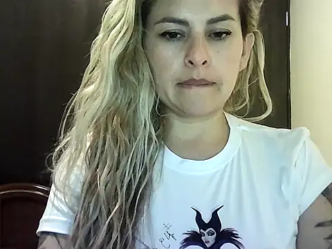 Snapshot of Valery__Rouse_ chatting on November 28, 2025, 4:12 am Valery Rouse online show from November 28, 2025, 4:12 am