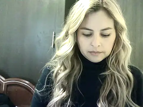 Snapshot of Valery__Rouse_ chatting on October 1, 2025, 8:24 pm Valery Rouse online show from October 1, 2025, 8:24 pm