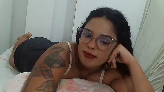 Snapshot of SecretBrunette chatting on May 16, 2026, 6:51 pm SecretBrunette online show from May 16, 2026, 6:51 pm
