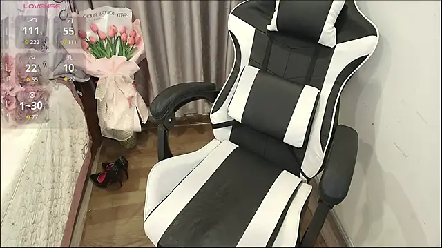 Snapshot of Bae_Gigii chatting on October 13, 2025, 1:12 pm Bae Gigii online show from October 13, 2025, 1:12 pm