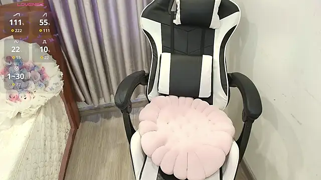 Snapshot of Bae_Gigii chatting on November 28, 2025, 12:44 am Bae Gigii online show from November 28, 2025, 12:44 am