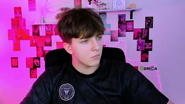 travis wolf  online show from March 25, 2026, 9:52 am