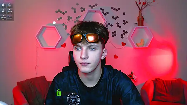 Snapshot of travis_wolf_ chatting on October 15, 2025, 7:00 pm travis wolf online show from October 15, 2025, 7:00 pm