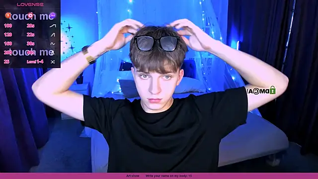 travis wolf  online show from November 8, 2025, 9:07 pm