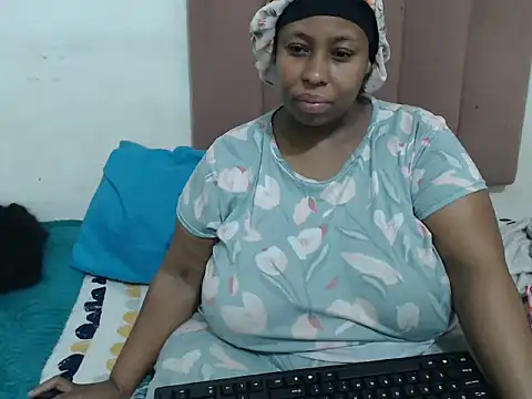 Snapshot of Chubby_Queenx255 chatting on October 15, 2025, 4:00 am Chubby Queenx255 online show from October 15, 2025, 4:00 am