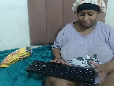 Snapshot of Chubby_Queenx255 chatting on October 23, 2025, 4:55 am Chubby Queenx255 online show from October 23, 2025, 4:55 am