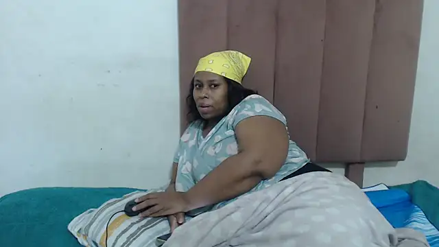 Snapshot of Chubby_Queenx255 chatting on November 28, 2025, 7:03 pm Chubby Queenx255 online show from November 28, 2025, 7:03 pm