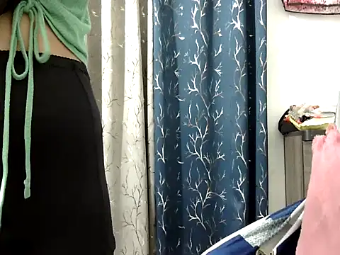 Riva arora01 online show from February 5, 2026, 10:44 am