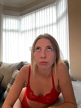 Snapshot of CheekyChelseaX chatting on September 27, 2025, 4:02 pm CheekyChelseaX online show from September 27, 2025, 4:02 pm