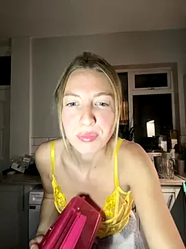 Snapshot of CheekyChelseaX chatting on October 31, 2025, 7:54 pm CheekyChelseaX online show from October 31, 2025, 7:54 pm