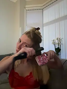 Snapshot of CheekyChelseaX chatting on October 7, 2025, 5:47 pm CheekyChelseaX online show from October 7, 2025, 5:47 pm