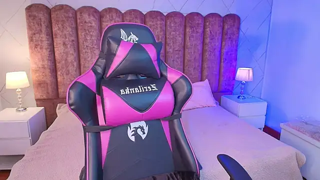 Snapshot of Sweet_1Angel chatting on February 21, 2026, 3:41 am Sweet 1Angel online show from February 21, 2026, 3:41 am