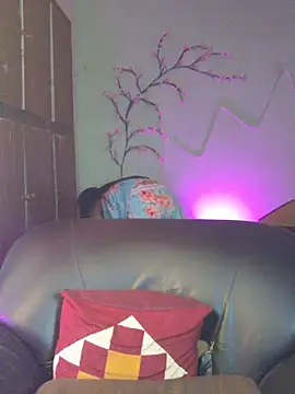 royeoy22 online show from April 19, 2026, 5:19 am