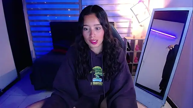 Snapshot of _Mia_Evans_1 chatting on October 6, 2025, 1:01 pm Mia Evans 1 online show from October 6, 2025, 1:01 pm