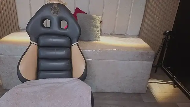 Snapshot of _Mia_Evans_1 chatting on February 24, 2026, 8:21 pm Mia Evans 1 online show from February 24, 2026, 8:21 pm