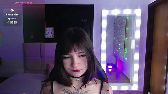 Snapshot of _Charlotte_Collins_ chatting on October 21, 2025, 3:22 pm Charlotte Collins online show from October 21, 2025, 3:22 pm