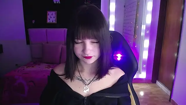 Snapshot of _Charlotte_Collins_ chatting on November 22, 2025, 2:27 pm Charlotte Collins online show from November 22, 2025, 2:27 pm