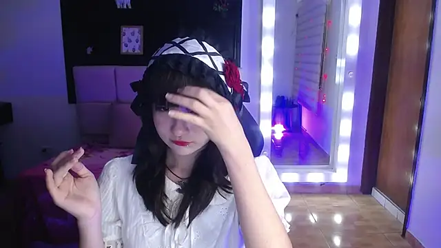 Snapshot of _Charlotte_Collins_ chatting on November 28, 2025, 2:39 pm Charlotte Collins online show from November 28, 2025, 2:39 pm