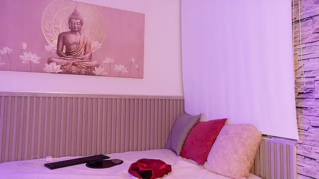 liz monserrat 1 online show from November 9, 2025, 7:56 am