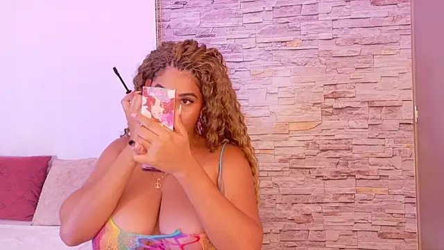 Snapshot of liz_monserrat_1 chatting on February 7, 2026, 7:44 pm liz monserrat 1 online show from February 7, 2026, 7:44 pm