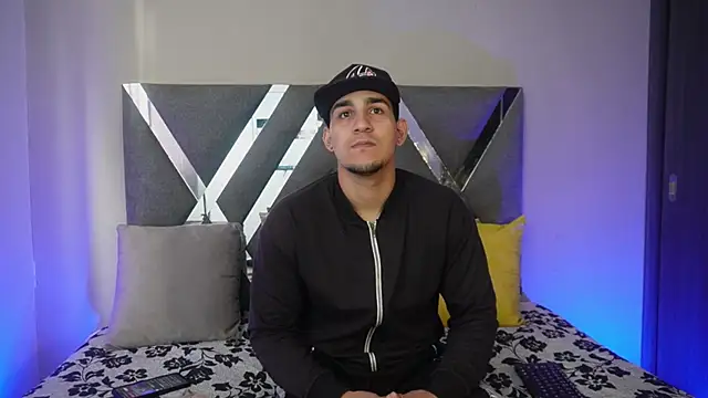 Snapshot of massimo_vidal_ chatting on September 29, 2025, 12:11 pm massimo vidal online show from September 29, 2025, 12:11 pm