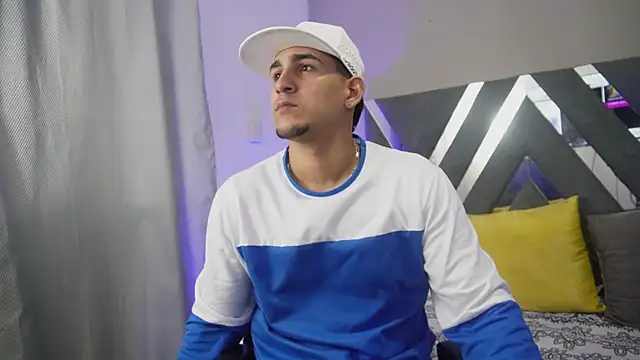 Snapshot of massimo_vidal_ chatting on October 4, 2025, 3:41 am massimo vidal online show from October 4, 2025, 3:41 am